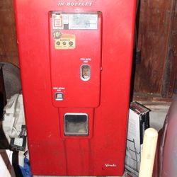 Coca Cola Machine - Vendo 80