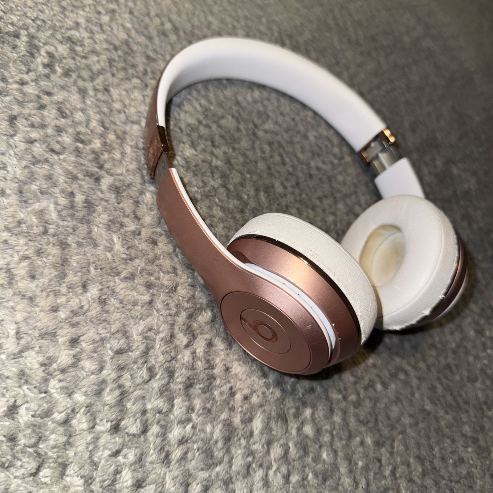 Broken Beats Solo3 Wireless On-Ear Headphones Rose Gold Left Ear No Sound