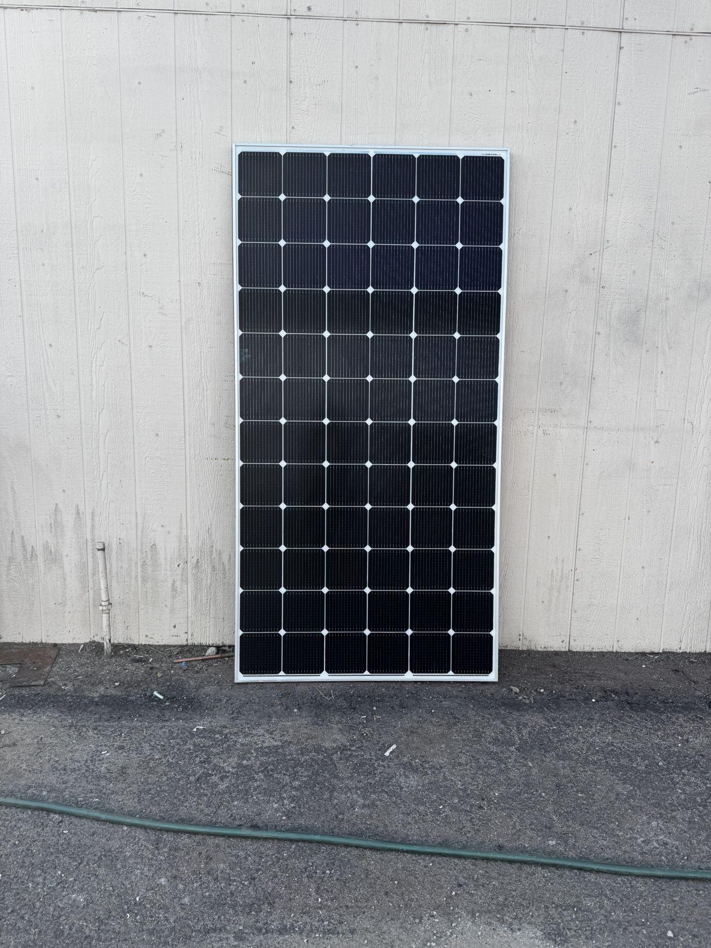 Lg Solar Panels 1000w/m2 32 Pc.