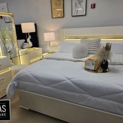 Upholstery Bedroom Set W Vanity Set