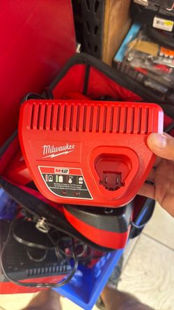 Milwaukee M12 Battery Charger