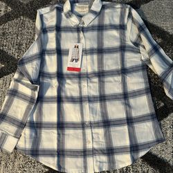 New Women’s Shirt Medium 