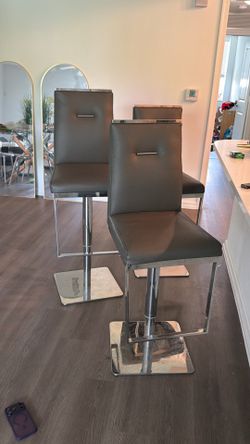 Bar chairs 100