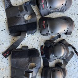 Like New Of EIGHT BALL Bicycle protection for Teenager or children.