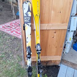 KIDS SKIIS. 