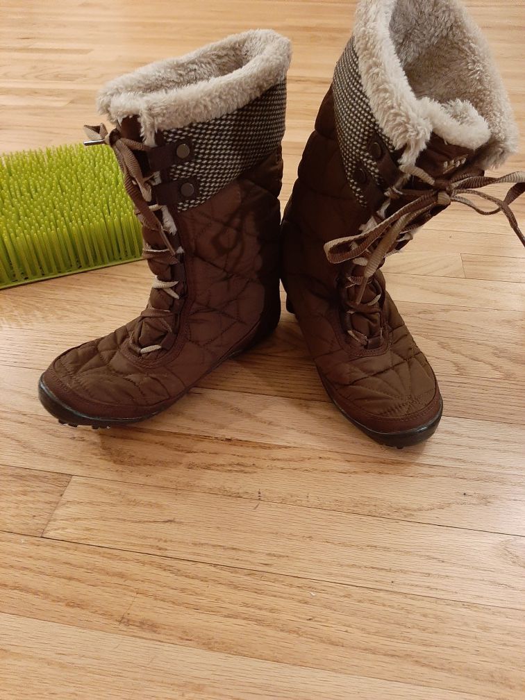 Columbia Women's 8 Waterproof Winter Omni-grip Boots