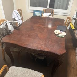 Dining room Table And Chairs 