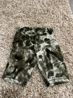 Lululemon biker shorts 