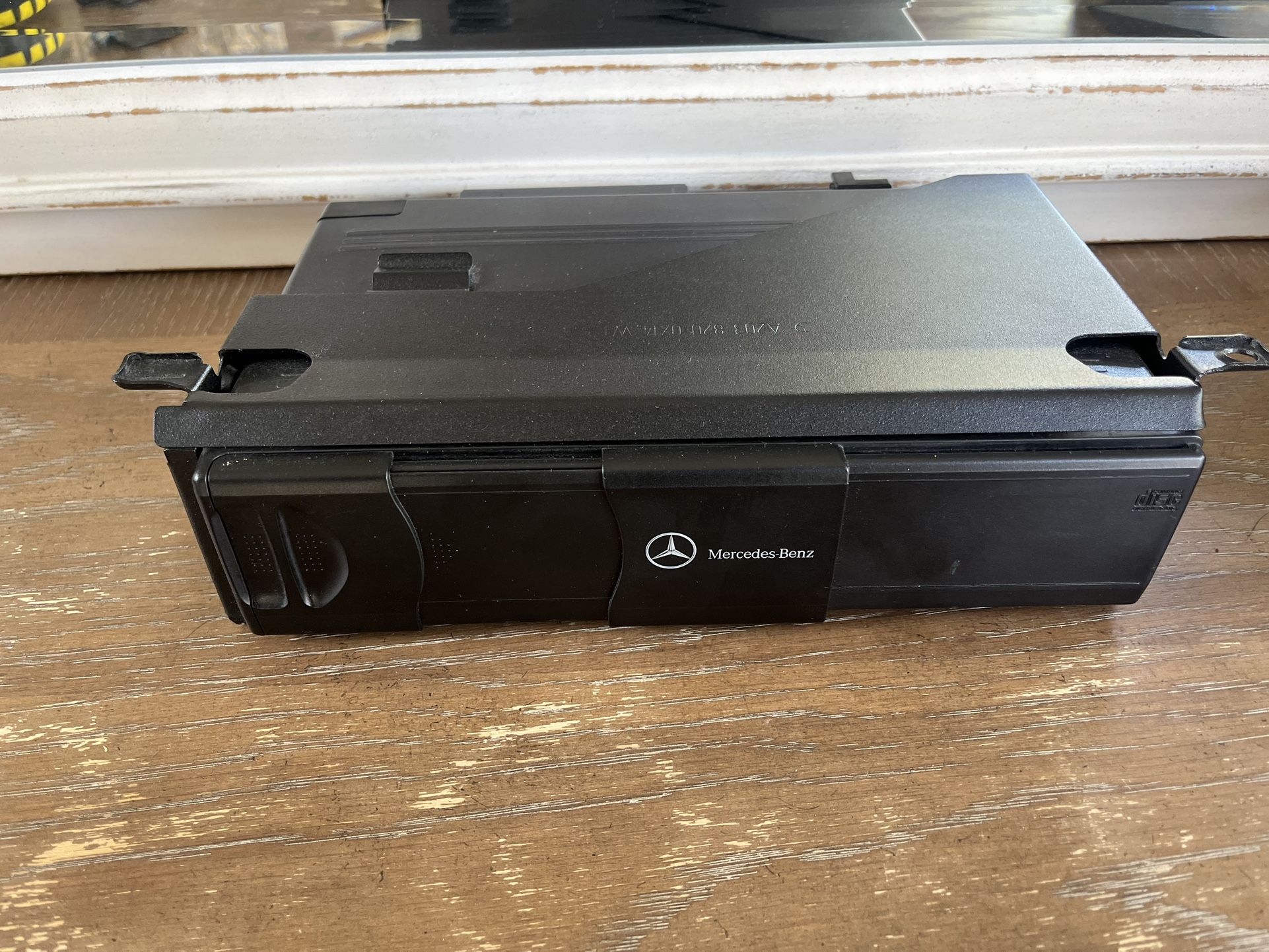 Mercedes-Benz 6-Disc CD Changer – Model MC 3010