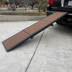 Pet Gear Tri-Fold Dog Ramp (70”) – Like New – Holds Up to 200 lbs