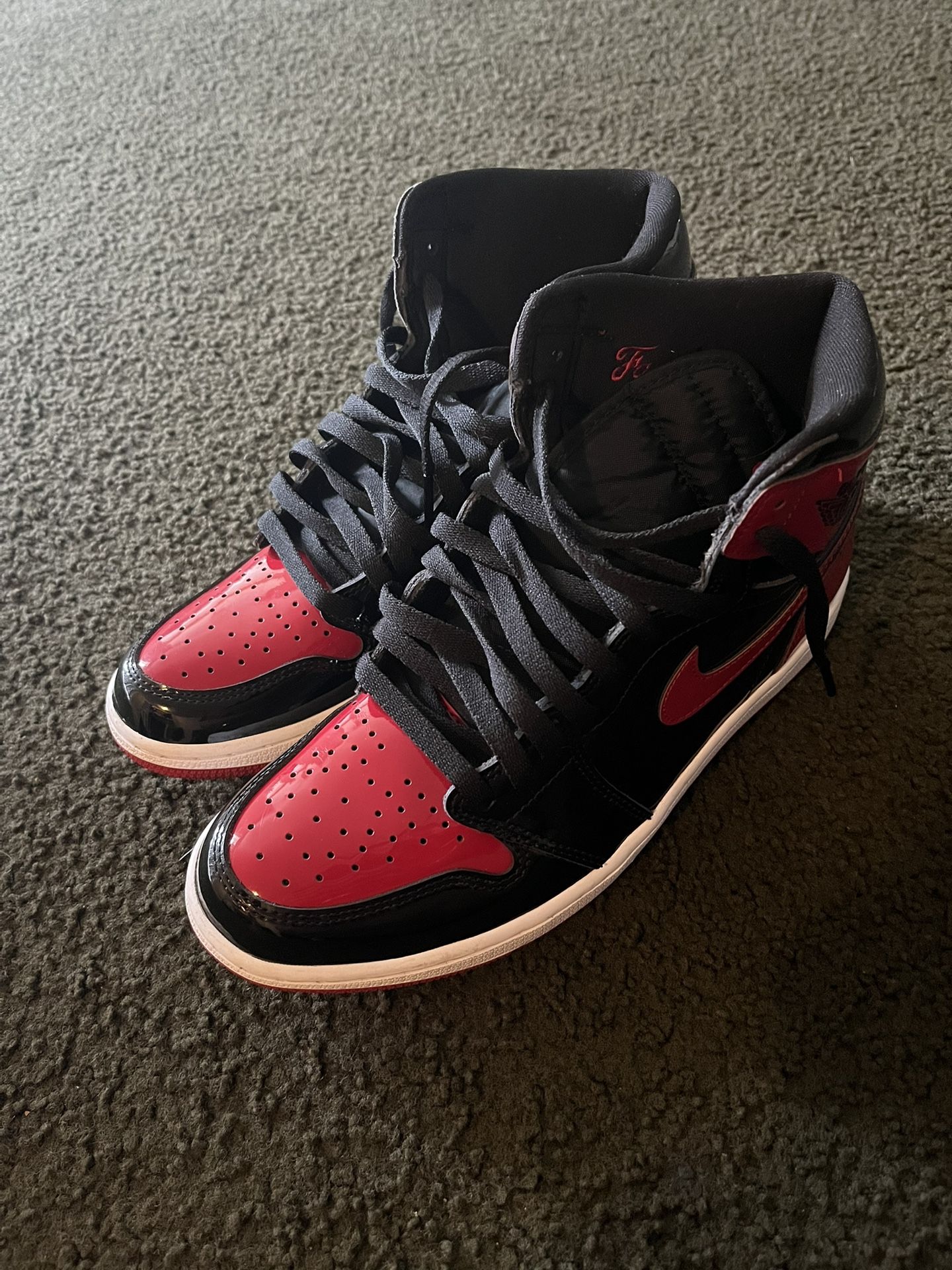 Jordan 1 high OG (patent bred) Size 9