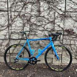 Fuji Roubaix 1.1 SL – 61cm – Shimano Ultegra – Disc Brake – Carbon Fork – Upgraded – Ready to Ride