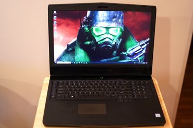 Alienware 17 R4 Gaming Laptop Intel Core i7 2.8GHz DDR4 16GB Ram NVIDIA GeForce GTX 1070 500GB SSD