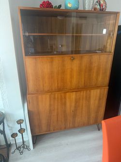 Vintage Mid-Century Modern Hutch / Bar Cabinet — $450