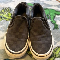 boy’s van’s shoes size 12