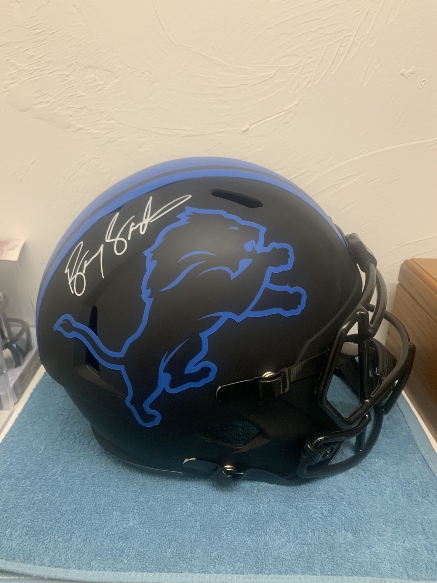 Barry Sanders Signed Helmet With COA 