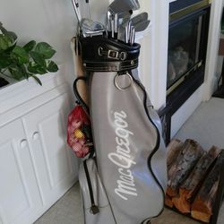 Northwestern Golf Clubs w/ MacGregor Golf bag