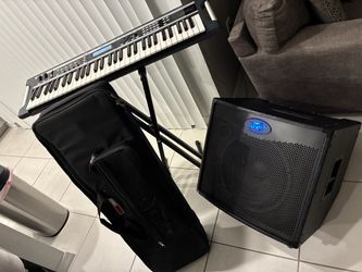 X50 Music synthesizer Korg /115 TKO Peavey 15” AMP 400 Watts