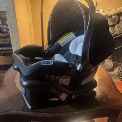 Baby Car Seat (Graco)