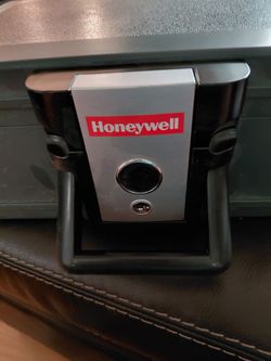 Honeywell fireproof and waterproof security chest safe