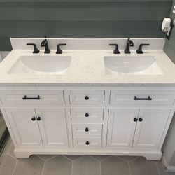 48โ White Vanity