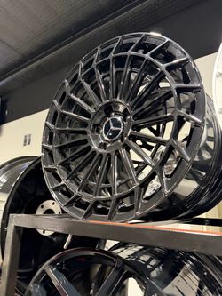 Mercedes reps new 5lug staggered