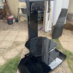 OMNI MOUNT TV STAND! 32”—75”