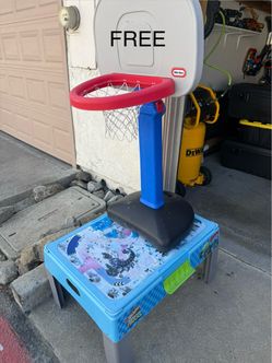 Kids water table and hoop