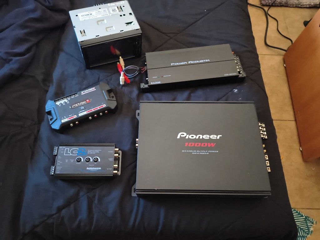 Car Audio 2 Amps/DSP/Audio Interface/DVD Puoneer