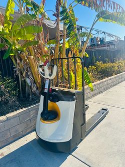 Pallet jack electric