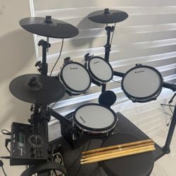 Donner DED-200 MAX Electronic Drum Set + Amp – Great Condition