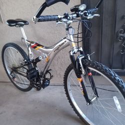 NICE BIKE RAGE BMX MAXIMUM PERFORMANCE TIRES SIZE 26 FRAME SIZE MEDIUM 