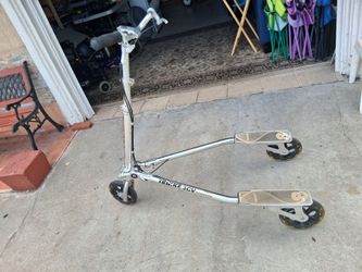 Trikke 3CV Three-Wheel Carving Scooter FOLDABLE....!!
