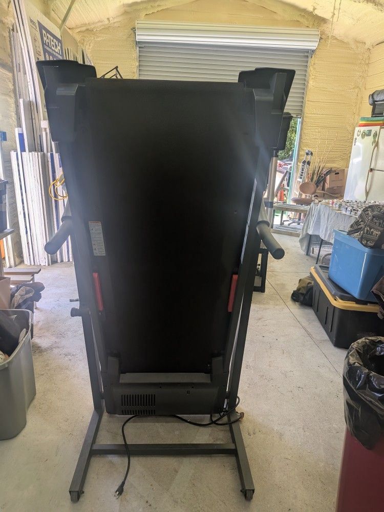 Treadmill (Almost New) Weslo Cadence G 5.9