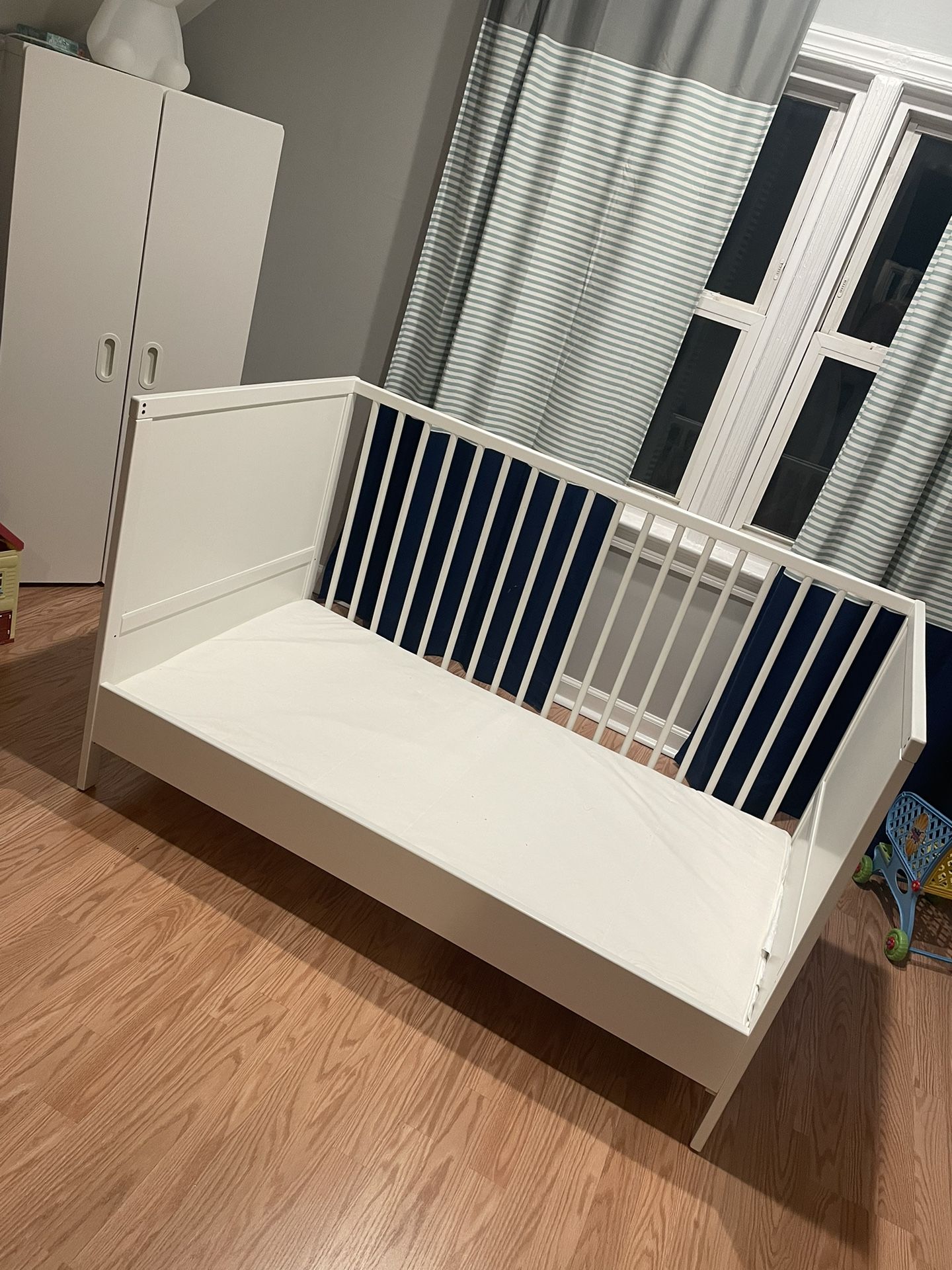 Crib/toddler Bed For Sale 