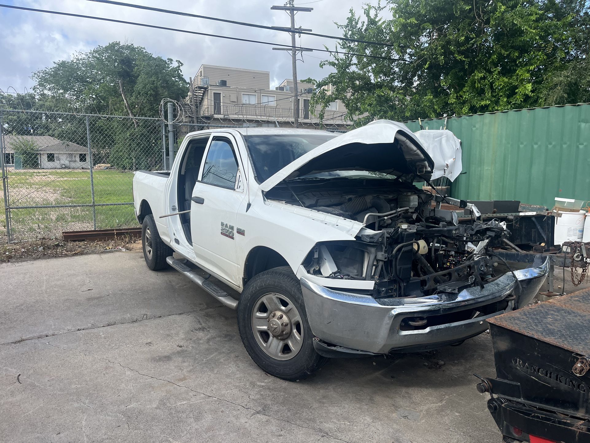 Good 5.7 V8 Hemi And Transmission / Clean title