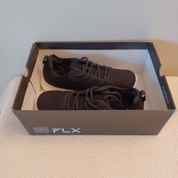 NEW! Men's shoes (size 9)
