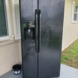 Refrigerator 
