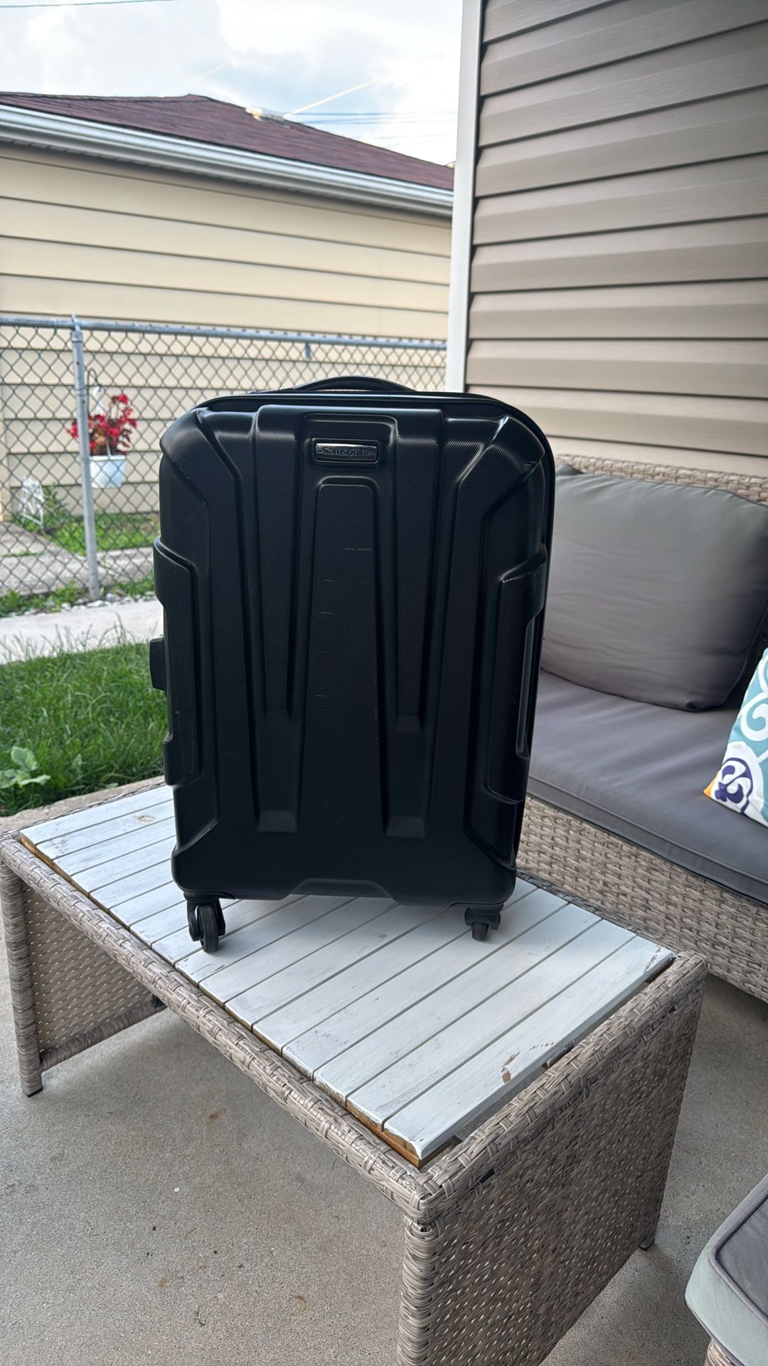 Samsonite Hard Sell Luggage Caryon