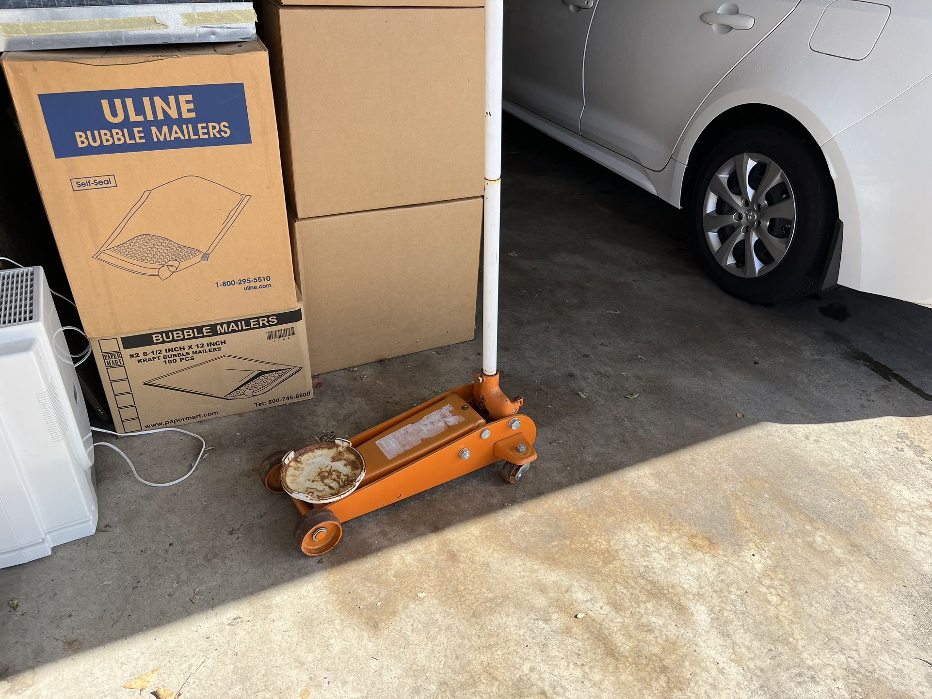 Heavy Duty Floor Jack Leaks Down Free for Sale in Orange, CA OfferUp