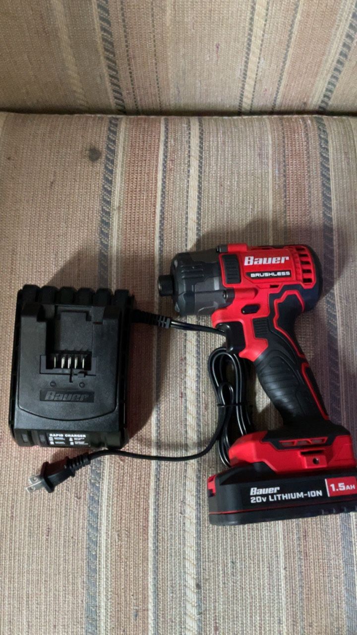 Bauer 1/4 Impact Drill