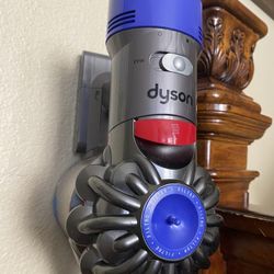 Dyson V8 Animal With Accessories  