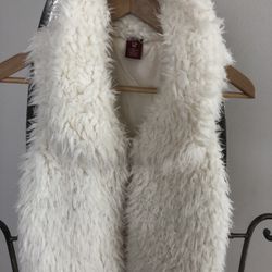 Girls Faux Fur Ivory Vest Size 7/8 Like New!