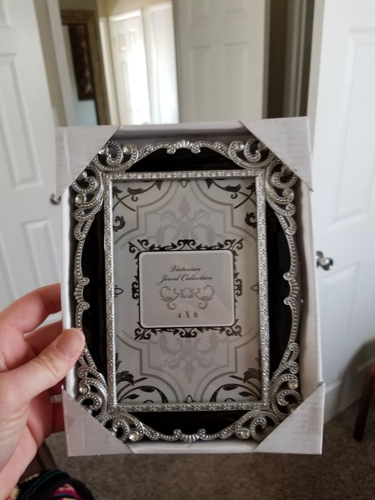 Black an silver picture frame