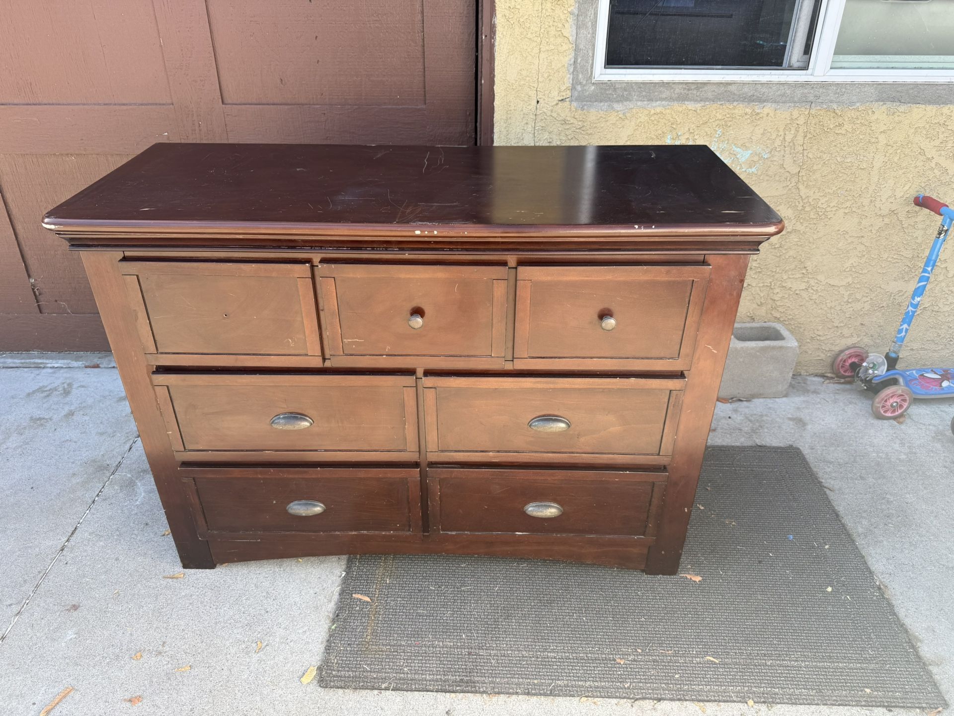 Dresser 