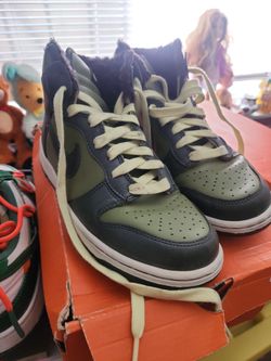 Woman's Nike dunk hi