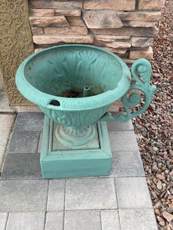 2 metal pots for plants