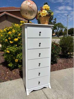 White 6 Drawer Dresser Chest of Drawers Furniture Great Condition