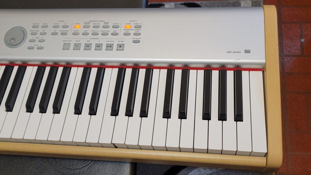 KORG SP-500 MIDI WORKSTATION KEYBOARD PIANO WITH TOUCH-VIEW SCREEN 88 KEYTONES WOOD AND SILVER COLOR RELEASED IN 2002. 