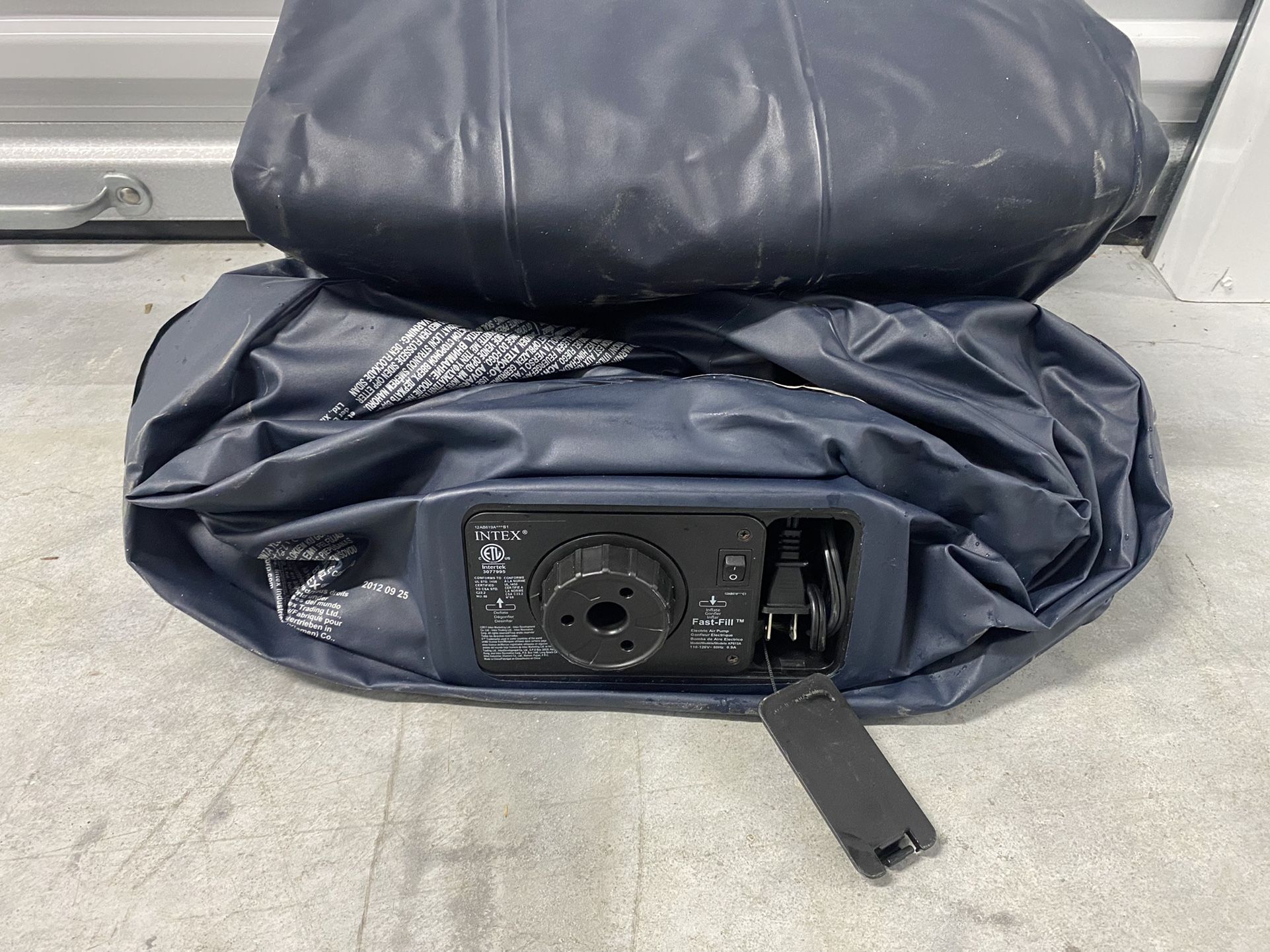 Intex elevated Dura Beam Airbed With built In Electric Pump Twin